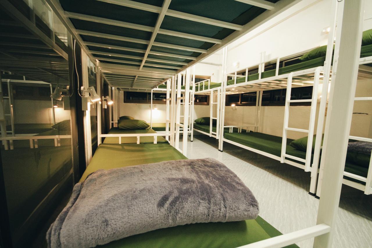 Mint Hostel Bangkok Exteriör bild