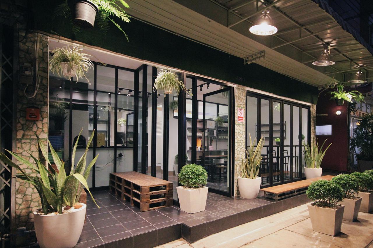 Mint Hostel Bangkok Exteriör bild