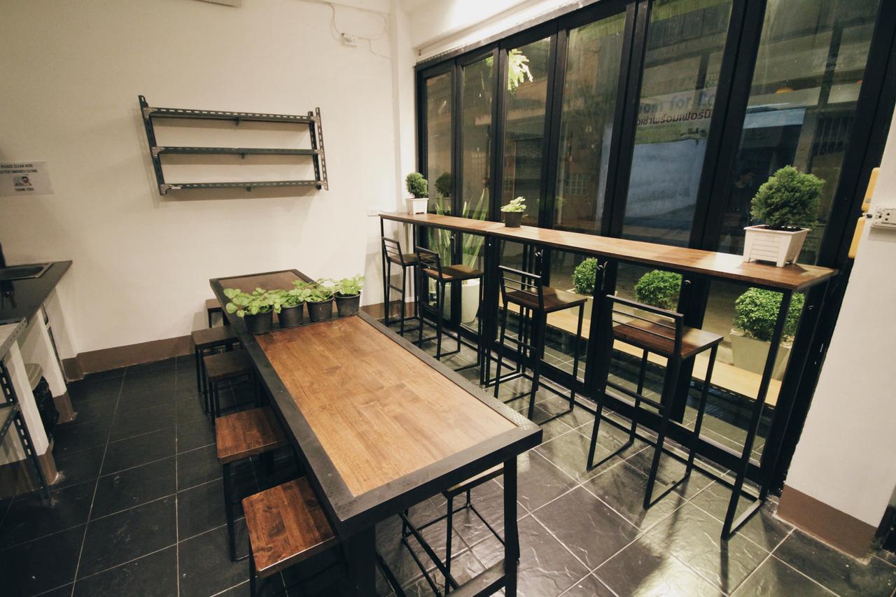 Mint Hostel Bangkok Exteriör bild