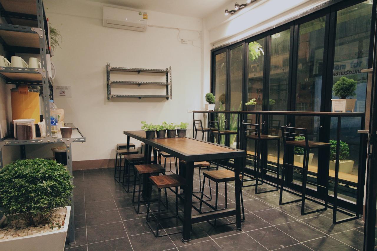 Mint Hostel Bangkok Exteriör bild