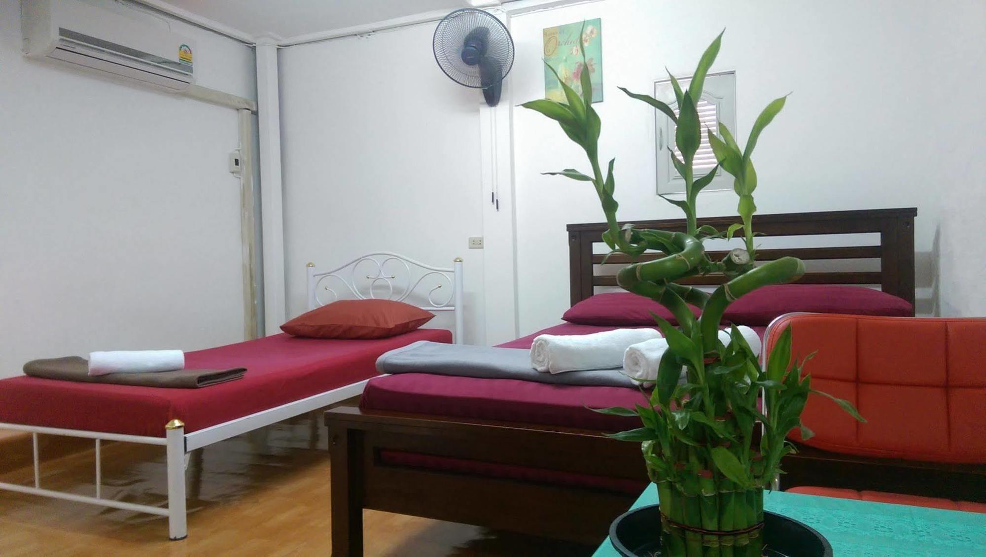 Mint Hostel Bangkok Exteriör bild