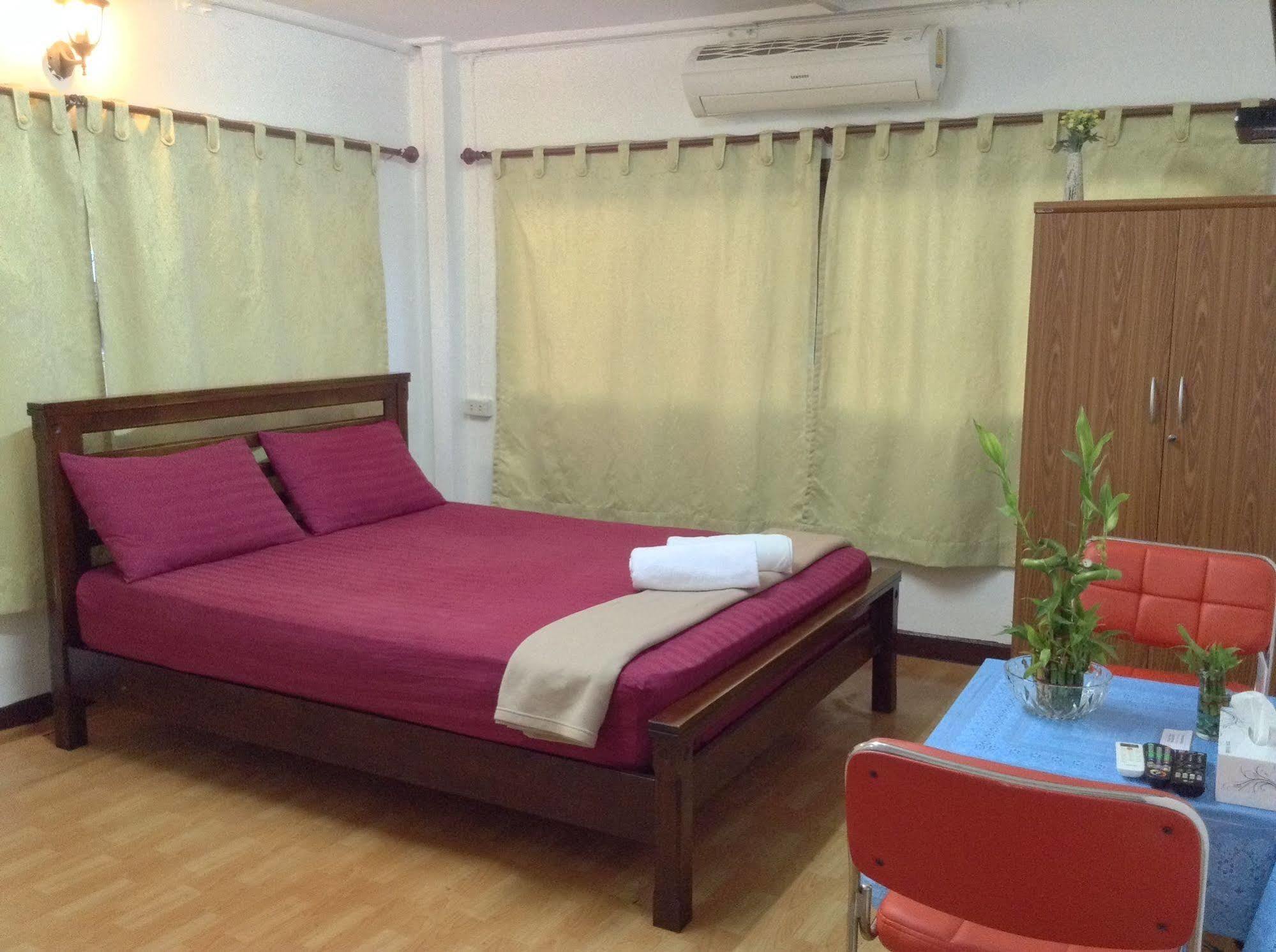 Mint Hostel Bangkok Exteriör bild