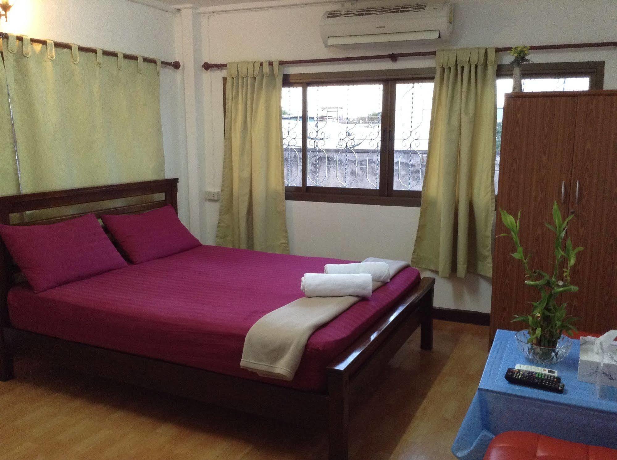 Mint Hostel Bangkok Exteriör bild