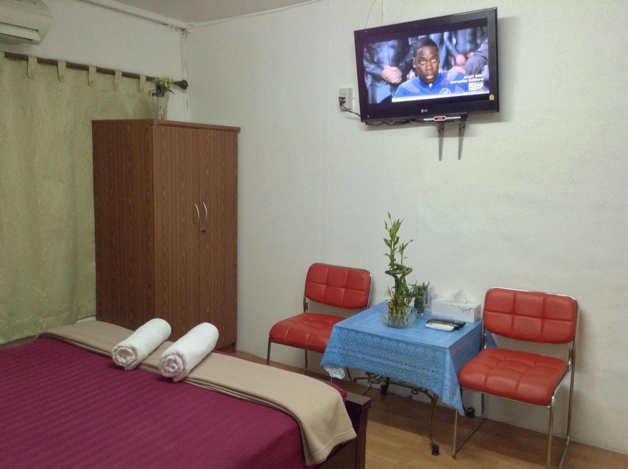 Mint Hostel Bangkok Exteriör bild