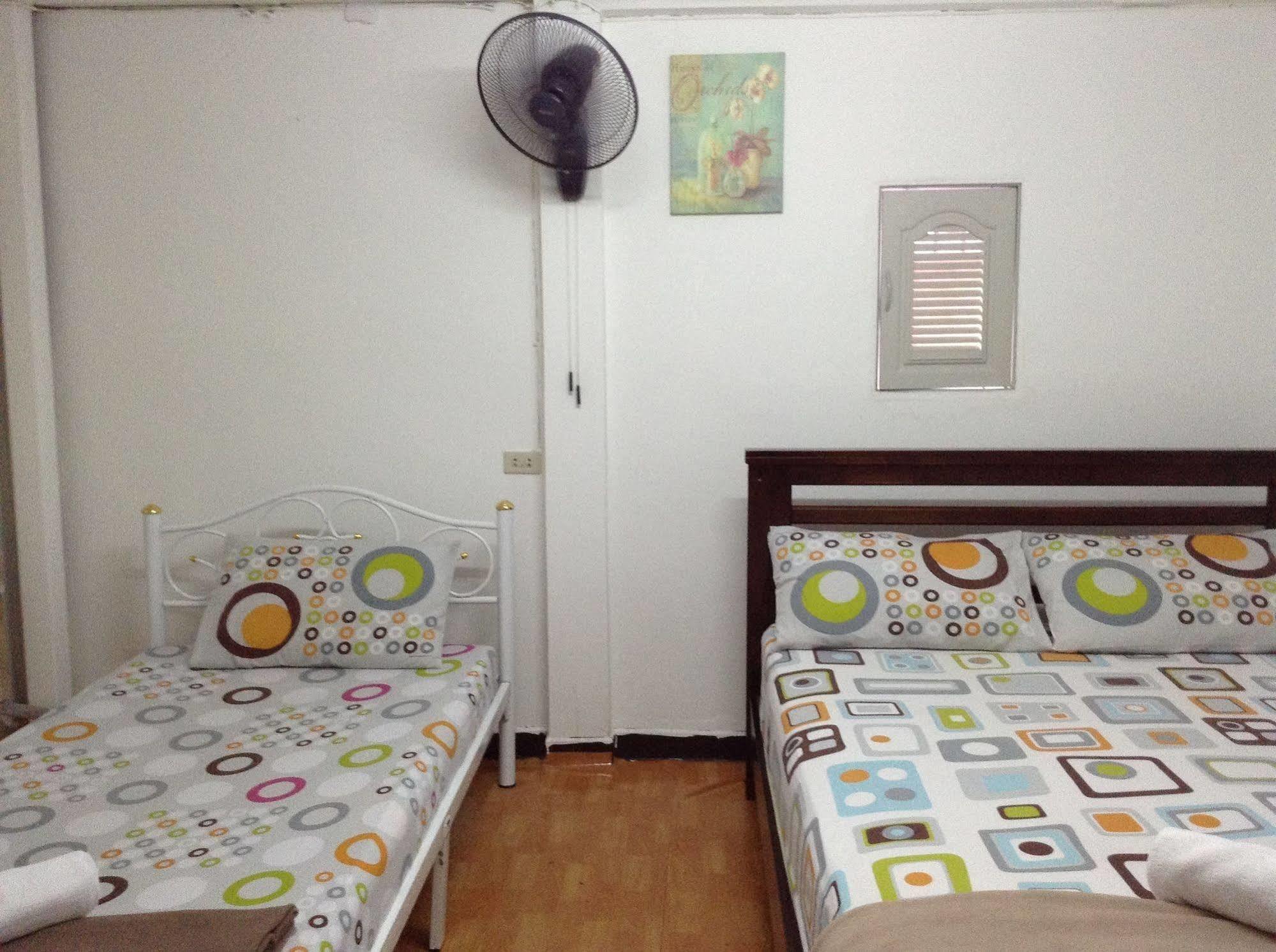 Mint Hostel Bangkok Exteriör bild