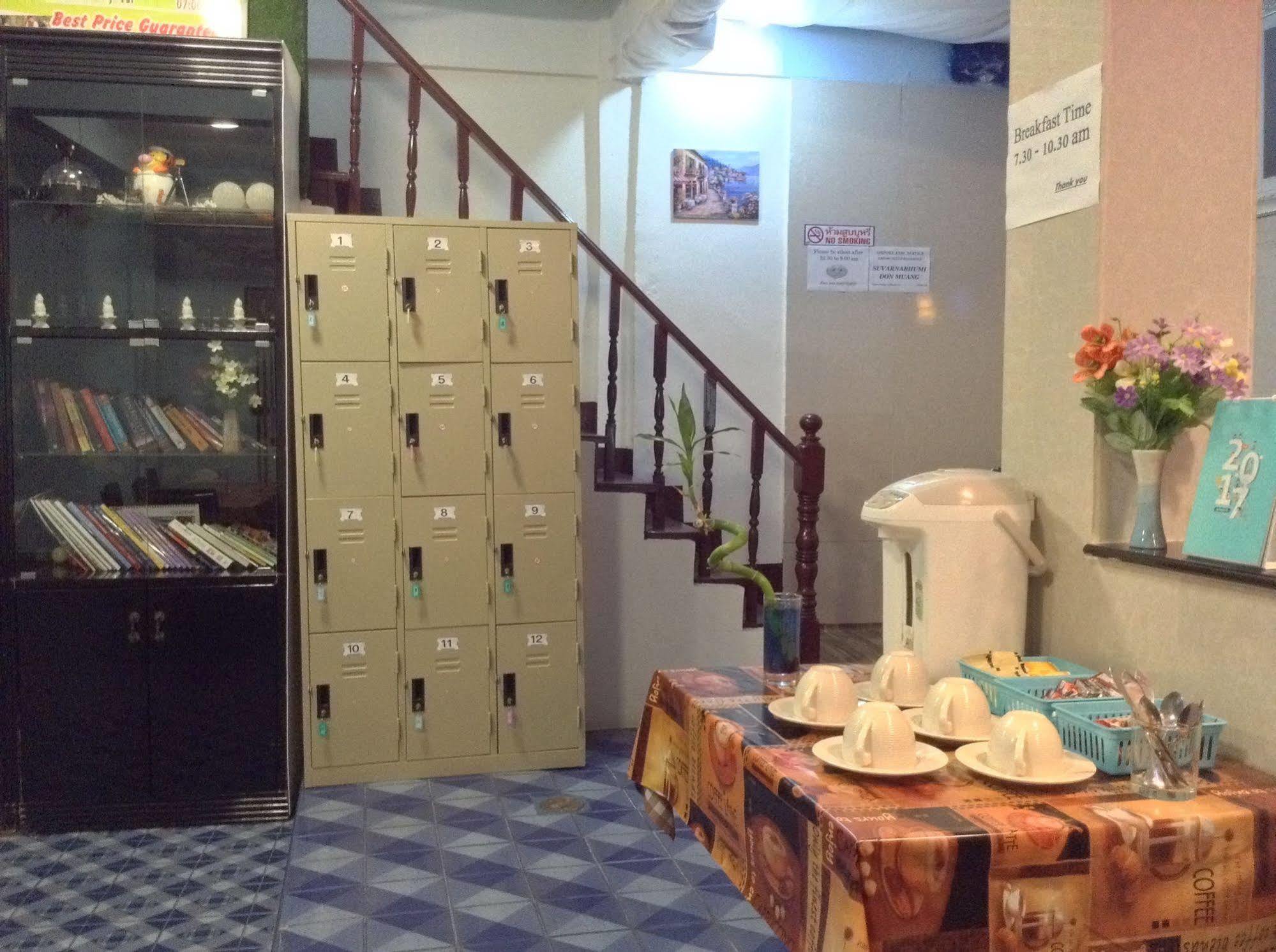 Mint Hostel Bangkok Exteriör bild